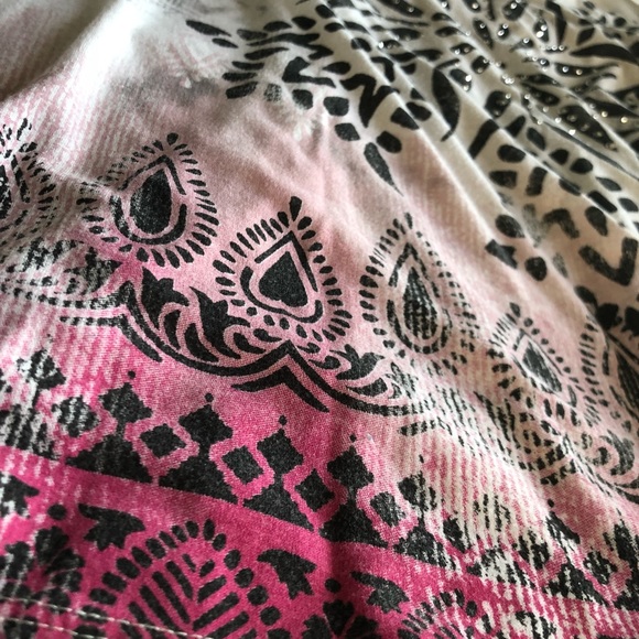 🦋 5/$25! 曆 Cold shoulder summer tee - Picture 3 of 7